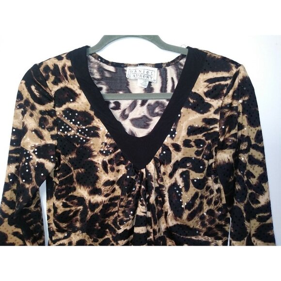 Womens Pullover Top Leopard print Sz L Embellished V Neck Daniel Laurent Stretch - Picture 3 of 8